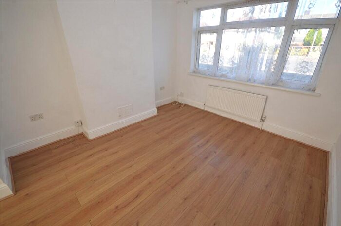 3 Bedroom Terraced House For Sale In Dunstable Road, Luton, Bedfordshire, LU4