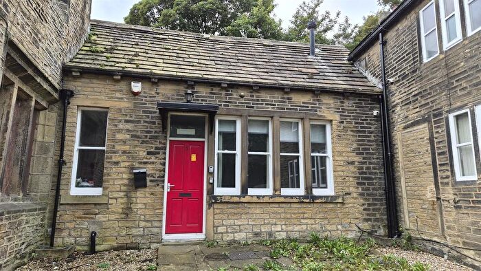 2 Bedroom Property To Rent In Ovenden Road, Halifax, HX3