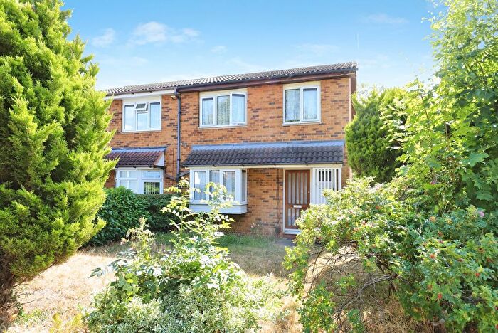 3 Bedroom Semi Detached House For Sale In Highbrook Close, Wolverhampton, West Midlands, WV9
