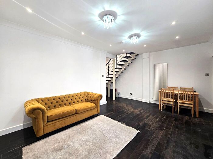 4 Bedroom End Of Terrace House To Rent In Kendal Avenue, Barking, IG11