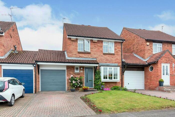 3 Bedroom Link Detached House To Rent In Van Dyck Close, Basingstoke, Hampshire, RG21