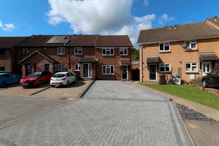 3 Bedroom End Of Terrace House To Rent In Brenzett Close, Chatham, Kent, ME5