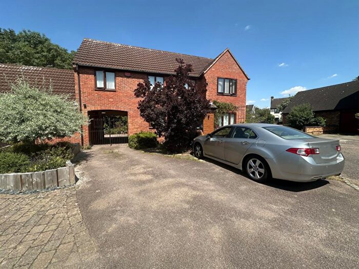 4 Bedroom Detached House For Sale In Rudchesters, Bancroft, Milton Keynes, MK13