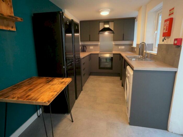 6 Bedroom House To Rent In Fron Dirion, Bangor, Gwynedd, LL57