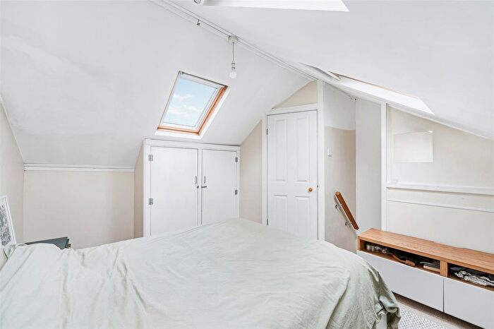 2 Bedroom Flat For Sale In Chaucer Road, Poets Corner, Acton, London, W3