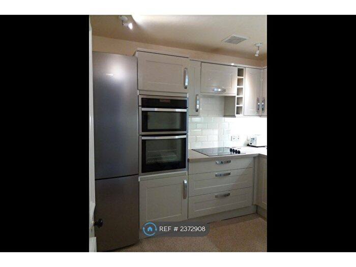 3 Bedroom Flat To Rent In Spottiswoode Road, Edinburgh, EH9