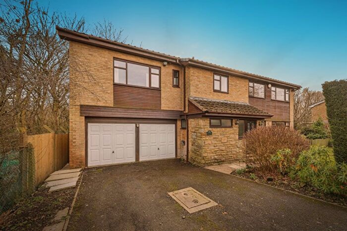 6 Bedroom Detached House For Sale In Birch Grove, Batley, WF17