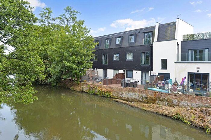 1 Bedroom Flat To Rent In Flambard Way, Godalming, GU7