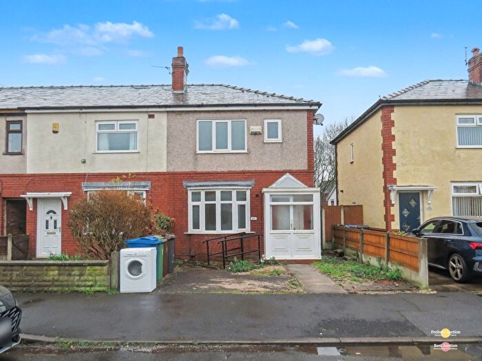 3 Bedroom Semi Detached House For Sale In Carr Common Road, Hindley Green, Wigan, Lancashire, WN2