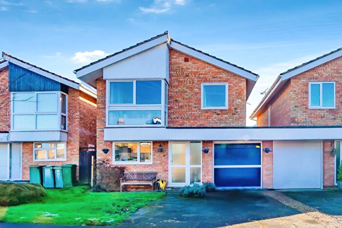 4 Bedroom Detached House For Sale In Foxearth Close, Westerham, Kent, TN16