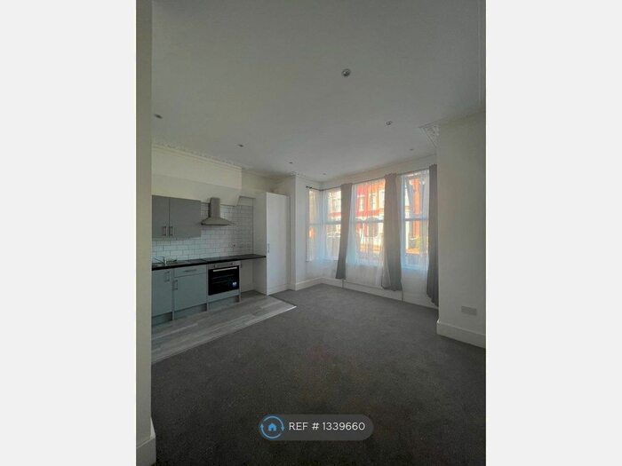 Studio To Rent In York Road, Southend-On-Sea, SS1