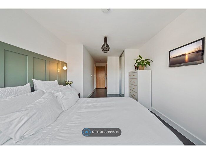3 Bedroom Flat To Rent In Mildmay Avenue, London, N1