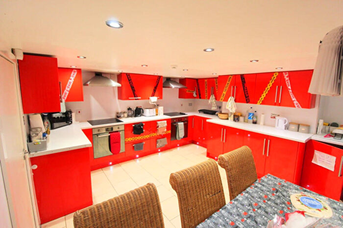 10 Bedroom House To Rent In Kirkstall Lane, Leeds, LS6