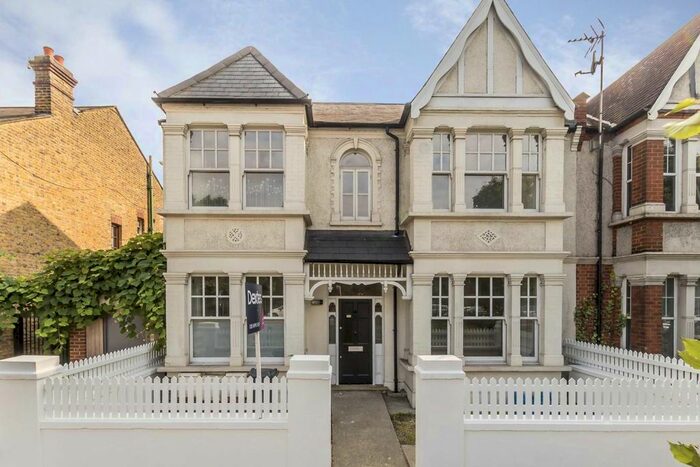 3 Bedroom Flat To Rent In Cedars Road, London, W4