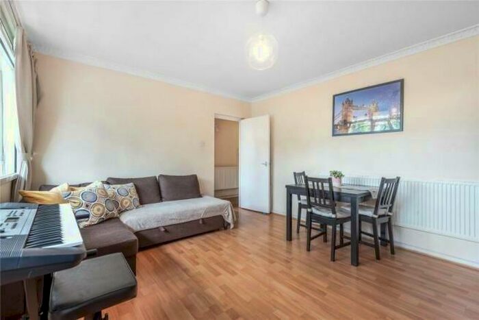2 Bedroom Flat To Rent In Windrush Lane, London, SE23