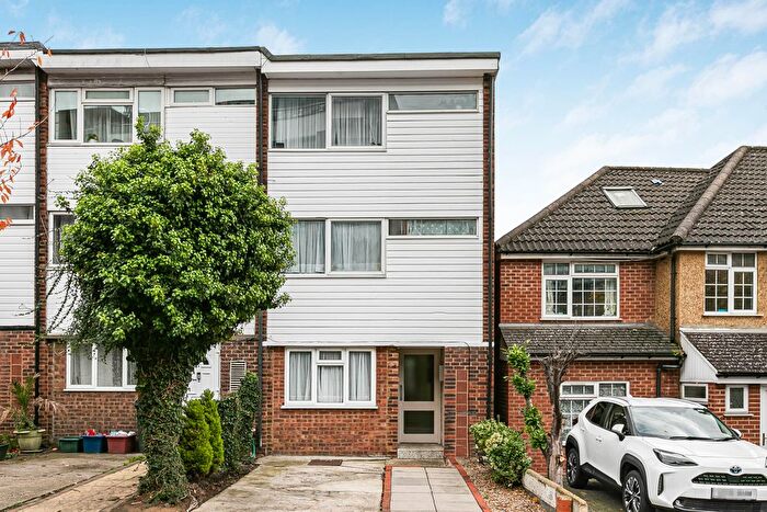 4 Bedroom Town House For Sale In Sidmouth Avenue Off London Raod, Isleworth, TW7