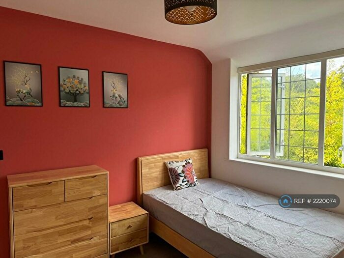 1 Bedroom Flat To Rent In Quality Street, Merstham, Redhill, RH1