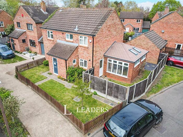 4 Bedroom Detached House For Sale In Longcross, Pennyland, Milton Keynes, MK15