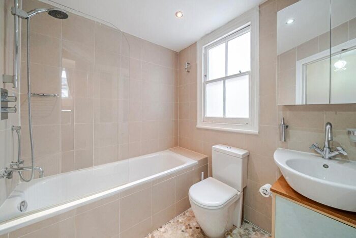 4 Bedroom House To Rent In Salcott Road, Battersea, London, SW11