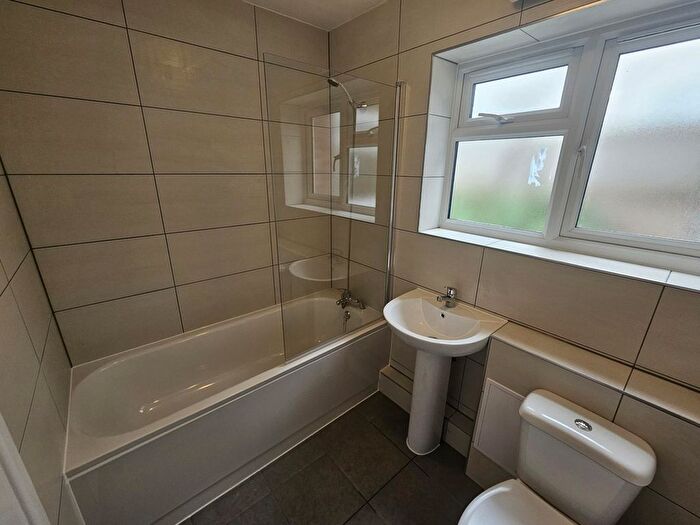 1 Bedroom Flat For Sale In Chesterfield Avenue, Benfleet, SS7