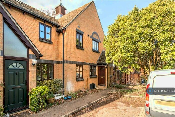 2 Bedroom Maisonette To Rent In Green Ridges, Headington, Oxford, OX3