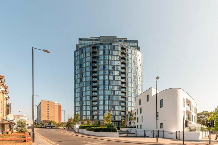 2 Bedroom Flat For Sale In Newgate Tower, Croydon, CR0