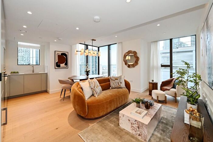 2 Bedroom Flat To Rent In Harcourt Tower, South Quay Plaza, Canary Wharf, E14