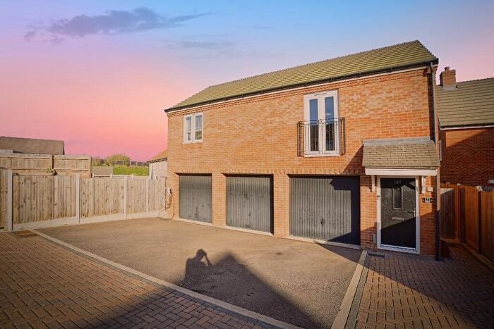 2 Bedroom Coach House For Sale In Newland Avenue, Bishop's Stortford, Hertfordshire, CM23