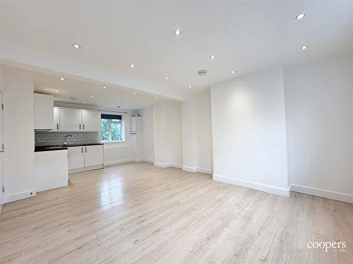 1 Bedroom Flat To Rent In Park Way, Ruislip Manor, HA4