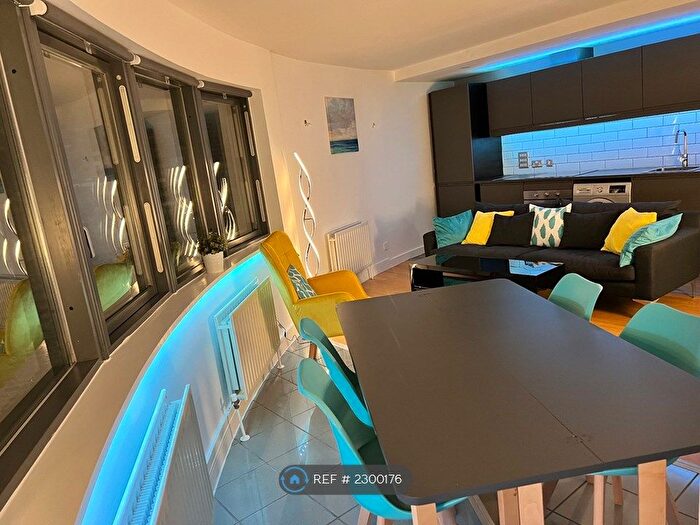 2 Bedroom Flat To Rent In Chronos Building, Whitechapel London, E1