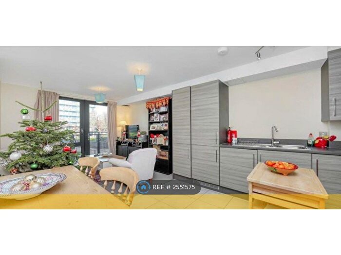 1 Bedroom Flat To Rent In Rosefield, London, N4