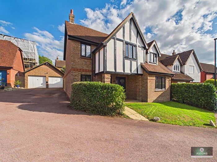 4 Bedroom Detached House For Sale In Gregory Close, Maidenbower, Crawley, RH10