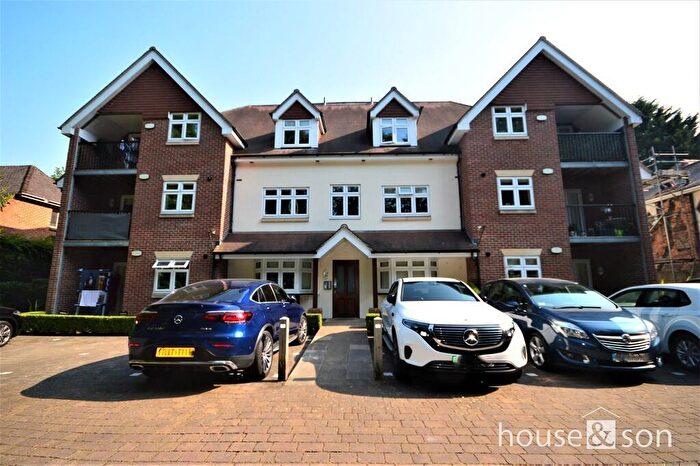 3 Bedroom Flat To Rent In Queens Park Avenue, BH8