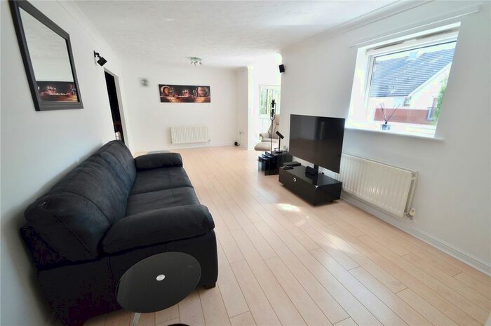 2 Bedroom Flat To Rent In Grasholm Way, Slough, SL3