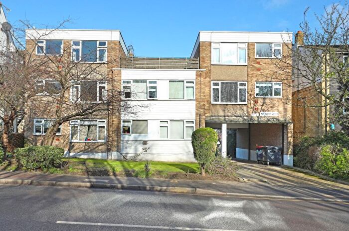2 Bedroom Flat To Rent In Palmerston Road, Buckhurst Hill, IG9