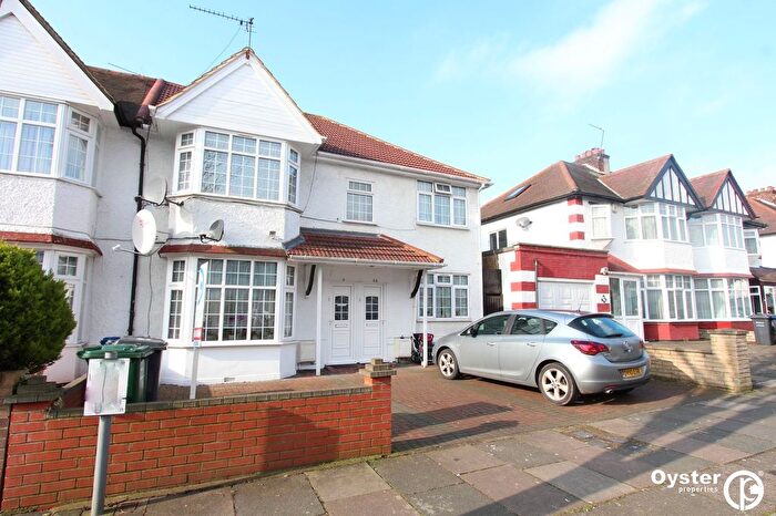 4 Bedroom Flat To Rent In Fairfield Crescent, Edgware, HA8