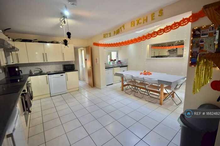 9 Bedroom Terraced House To Rent In Miskin Street, Cardiff, CF24