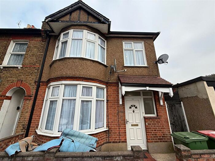 4 Bedroom End Of Terrace House To Rent In Third Avenue, London, E12