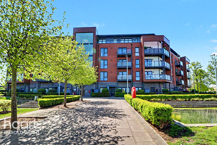 3 Bedroom Apartment For Sale In Gubbins Lane, Romford, RM3