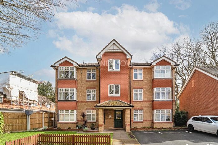 2 Bedroom Flat For Sale In Avondale Gardens, Hounslow, TW4