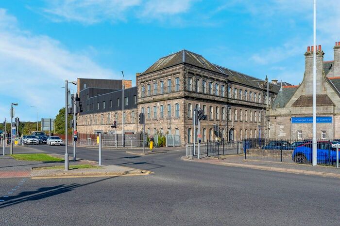 2 Bedroom Flat For Sale In Winterthur Lane, Dunfermline, KY12