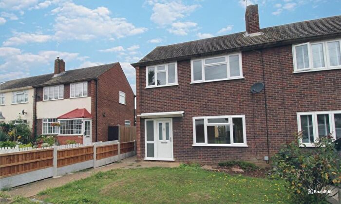 3 Bedroom Semi-Detached House To Rent In Queenswood Avenue, Hutton, CM13