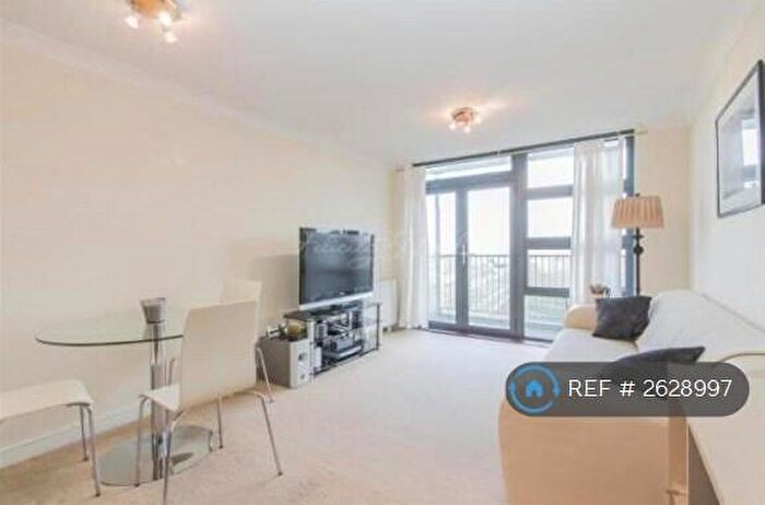 2 Bedroom Flat To Rent In Maltings Close, London, E3