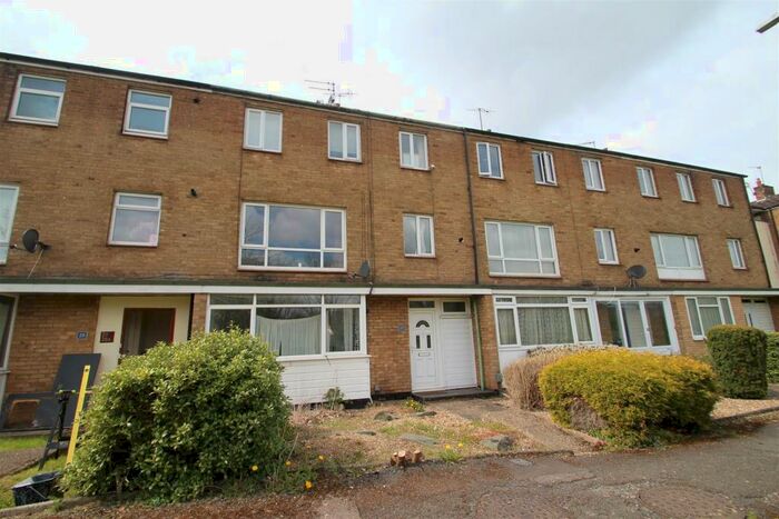 5 Bedroom Terraced House To Rent In Barley Croft, Hemel Hempstead, HP2