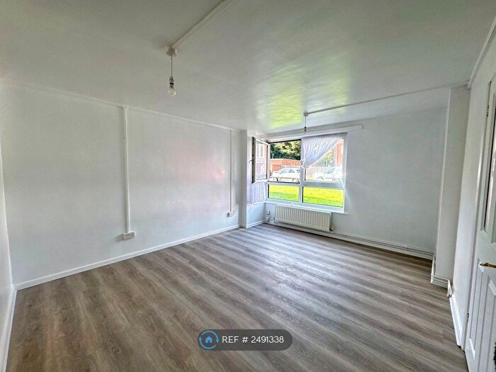 2 Bedroom Flat To Rent In Britton Street, Gillingham, ME7