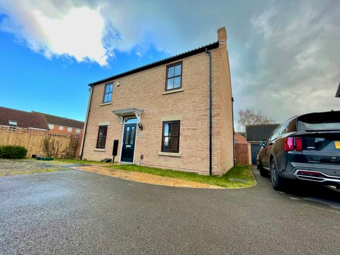 4 Bedroom House To Rent In Crathes Gardens, Westcroft, Milton Keynes, MK4