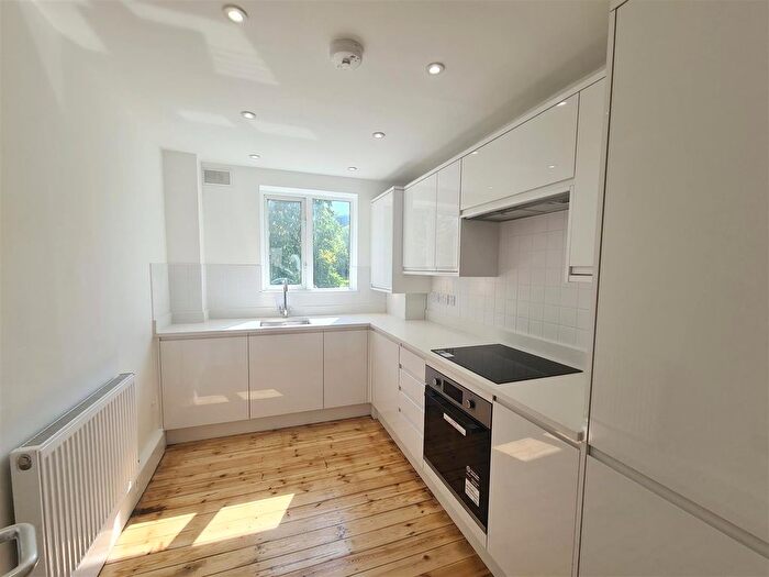 1 Bedroom Flat To Rent In Brixton Hill, Brixton, SW2