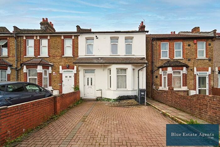 4 Bedroom Terraced House For Sale In Kingsley Road, Hounslow, TW3