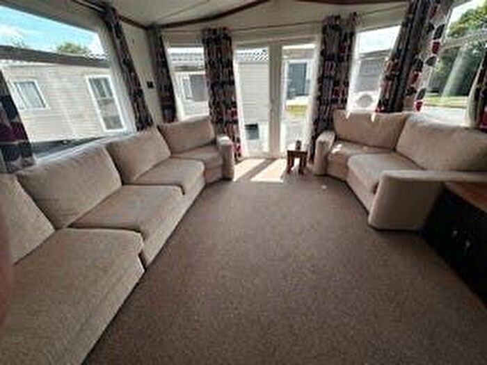 2 Bedroom Park Home For Sale In Southfield Lane, Tunstall, Hull, HU12