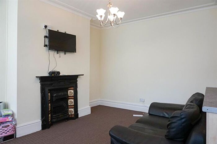3 Bedroom House To Rent In Elsham Terrace, Leeds, LS4